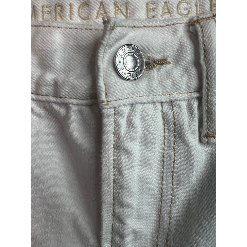 American Eagle 90s Boyfriend Shorts White Distressed Denim Raw Hem Size 2 - Picture 3 of 12